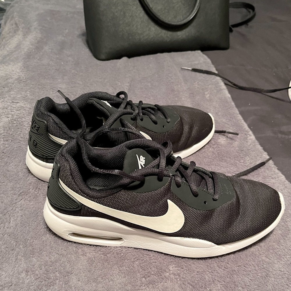 Nike Air Black & White